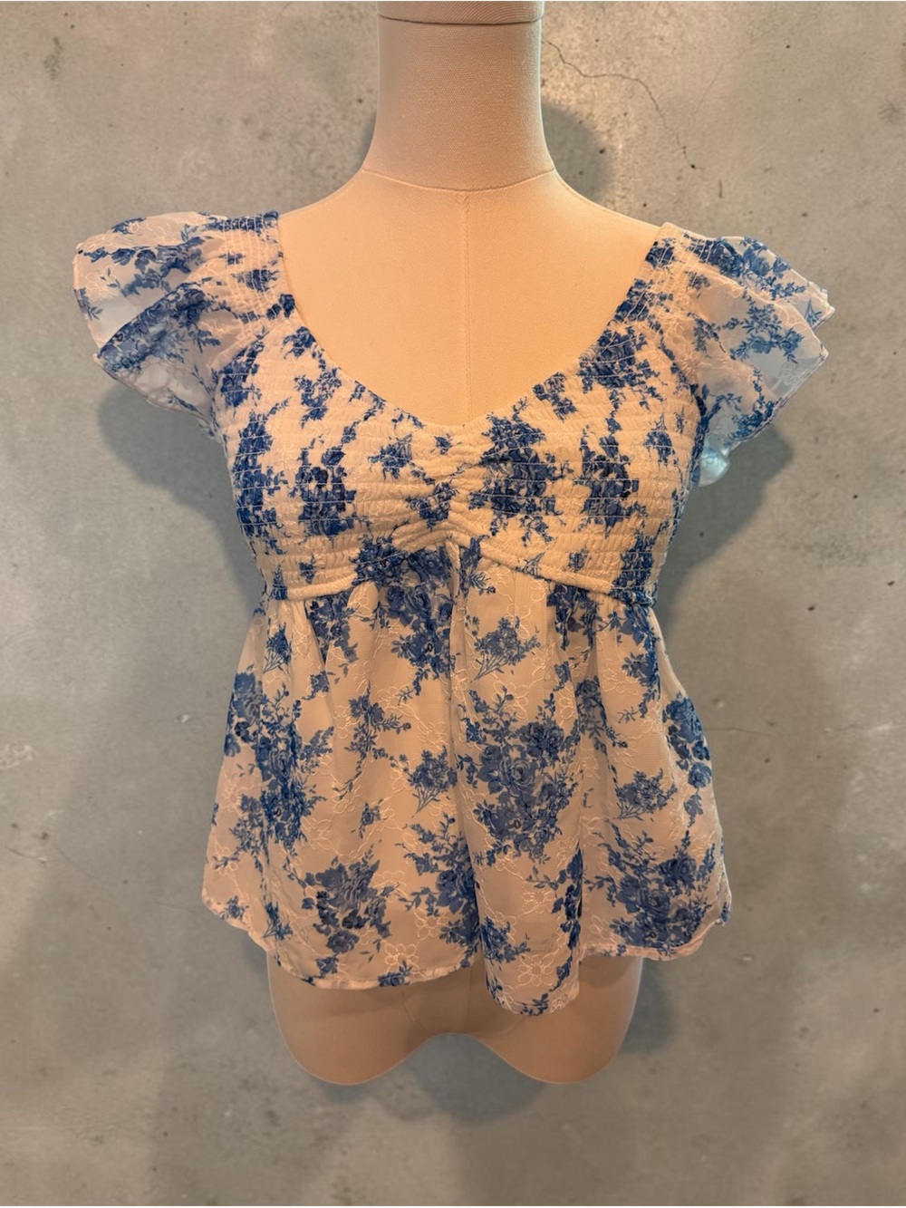NWT Smocked V-Neck Flutter Sleeve Top in Blue Floral